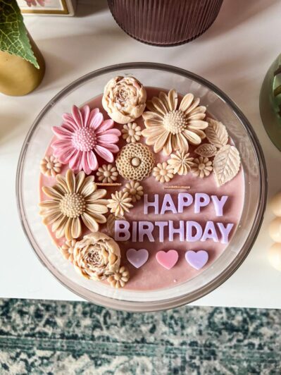 duża świeczka naturalna w szkle urodzinowa