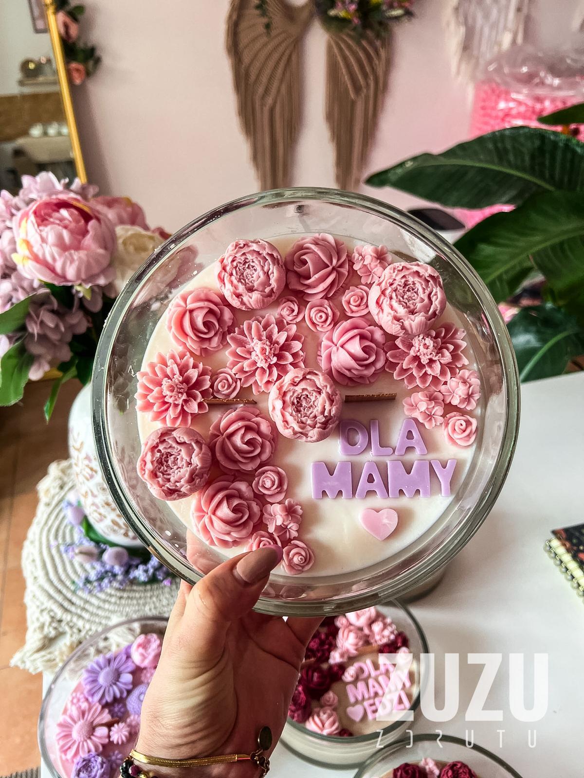 DUŻA ŚWIECA KWIATY Z NAPISEM 10