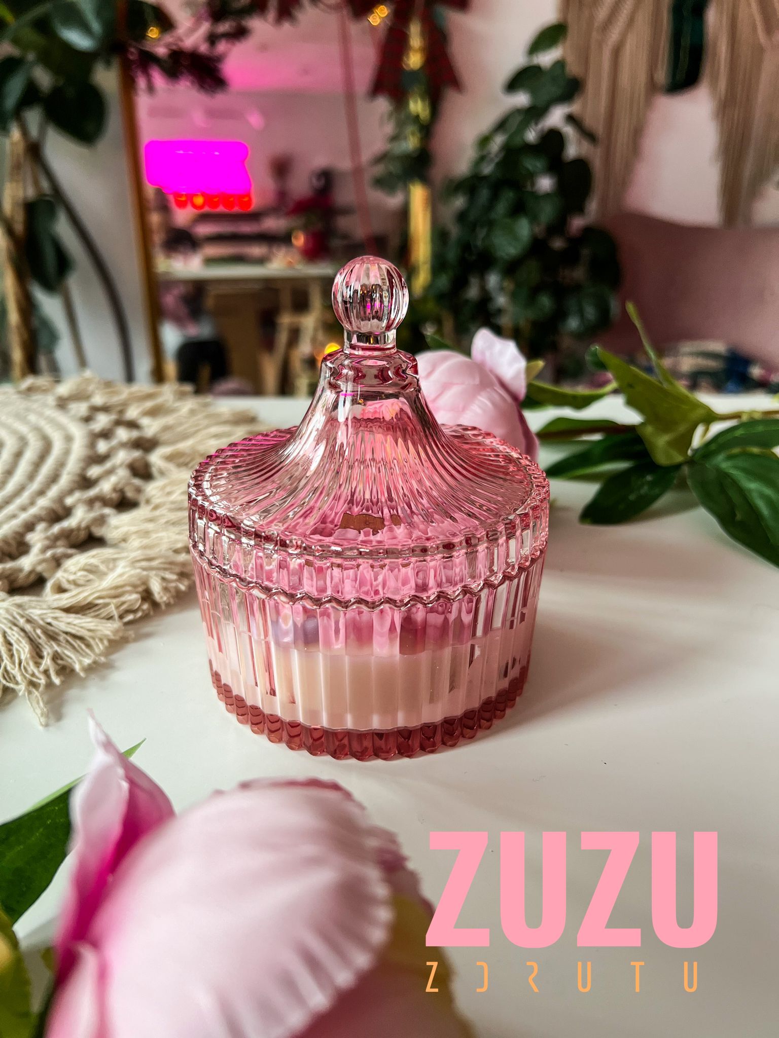 ŚWIECA KWIATY Z PRZYKRYWKĄ RÓŻ