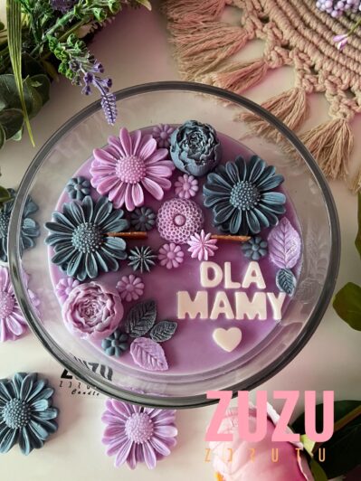 DUŻA ŚWIECA STOKROTKI – FIOLET