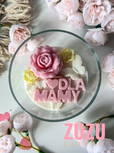 MAŁA KWIATOWA ŚWIECA “ROSE” Z NAPISEM