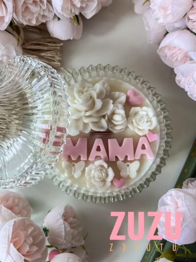 MAŁA ŚWIECA Z PRZYKRYWKĄ MAMA