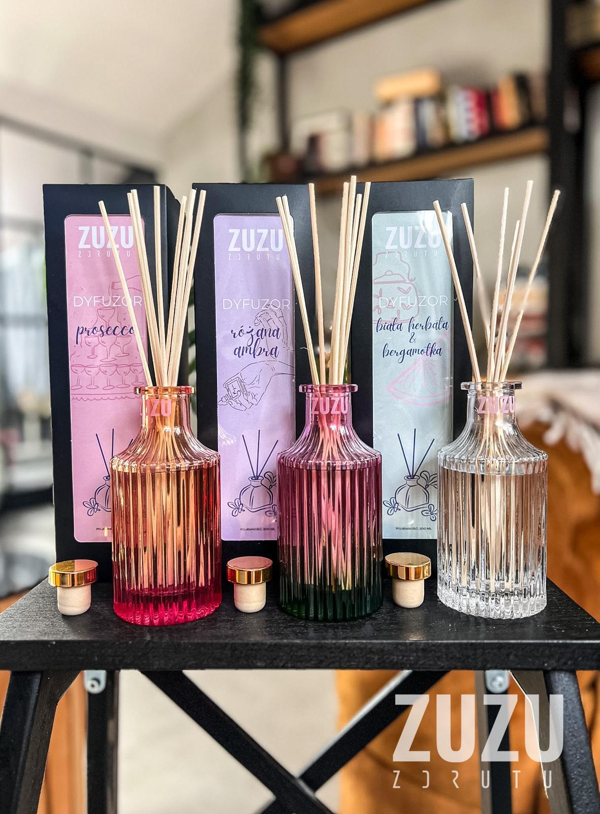 trzy dyfuzory zapachowe