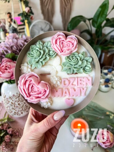 Średnia świeca różane cerce